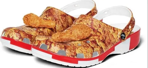 La marque de chaussures Crocs et l'enseigne de fast-food KFC ont...