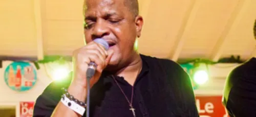 L'artiste Jean-Philippe Marthely, membre important du groupe Kassav...