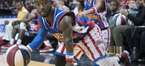 Atteint de nanisme, cela ne l’empêche pas de mettre le feu sur les...