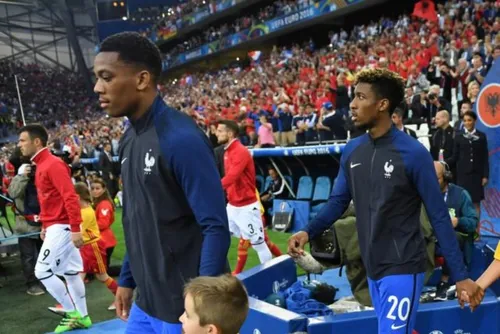 Kingsley Coman, Thomas Lemar et Anthony Martial font un don au CHU...