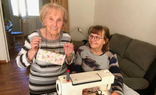 A 100 ans, cette ancienne couturière a fabriqué 200 masques en...