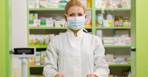 Les pharmacies de nouveau autorisées à vendre des masques au même...