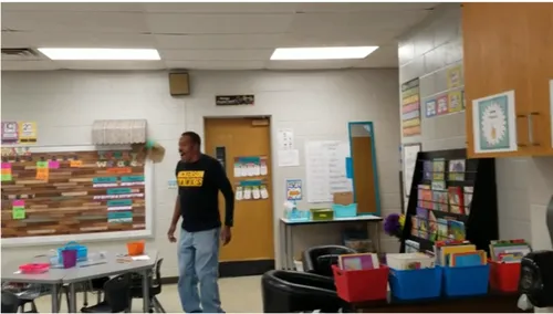 Des élèves de maternelle souhaitent un joyeux anniversaire en...