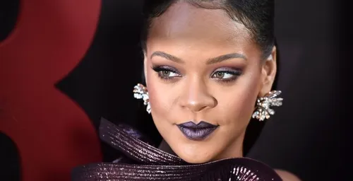 Rihanna détrône la reine d’Angleterre en devenant plus riche qu’elle