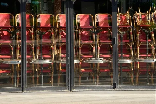 Coronavirus : les bars de Paris et de sa proche banlieue vont...