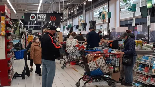 Reconfinement : fermeture des rayons « non essentiels » en grandes...