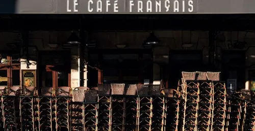 Covid-19 : bars, cafés et restaurants ne rouvriront pas avant 2021