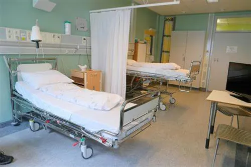 [ Santé ] Réduction de 4 900 lits d'hospitalisation complète dans...