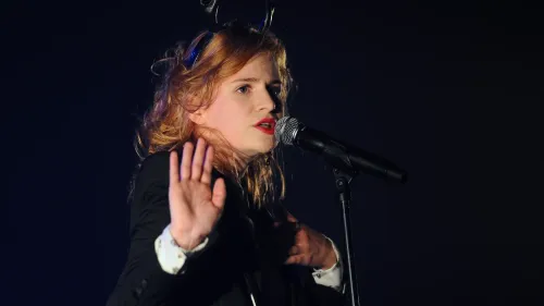 [ MUSIQUE ] Tombé malade, Christine and the Queens annule sa...