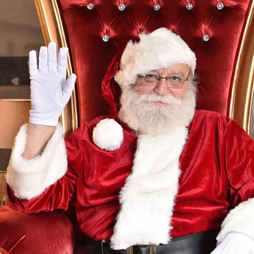 [ Société ] À la recherche du Père Noël : pourquoi les centres...