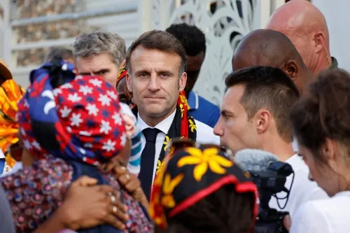 [ Société ] Emmanuel Macron à Mayotte : une loi spéciale annoncée...