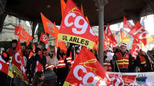 [SOCIAL]: 700 personnes ont défilé à Arles hier contre la réforme...