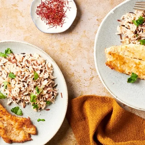 Filet de plie pané à la noix de coco et riz au safran
