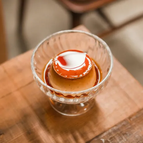 Flan au caramel parfumé à l'orange
