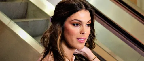 La Famille reçoit Iris Mittenaere