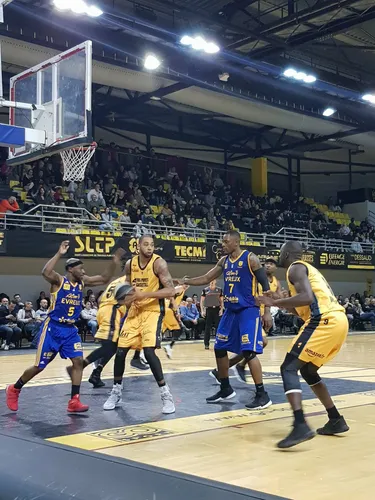 FosProB en maitre à la maison