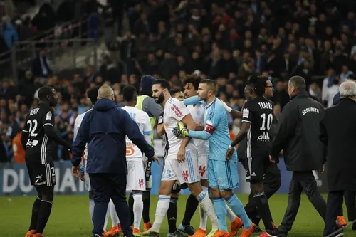 OM-OL : bagarre générale et grosse tension au coup de sifflet final.