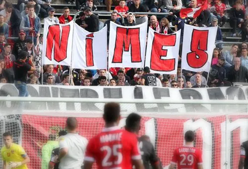 Football - D2: Nîmes Olympique a un petit doigt de la montée en...