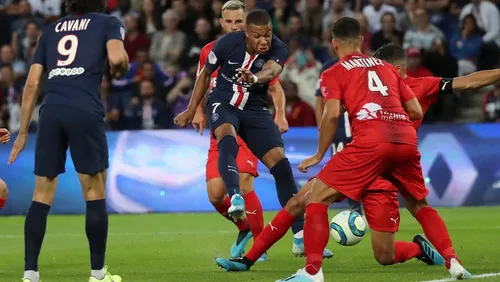 [ SPORT - FOOTBALL ] Nîmes Olympique : Nîmes sèchement battu à...