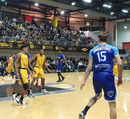 [ SPORT - BASKETBALL ] PROB: DEFAITE INDENIABLE DU FOS PROVENCE...