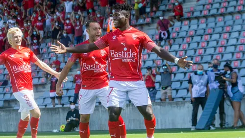 Football : Nîmes large vainqueur de Brest pour la première de la...