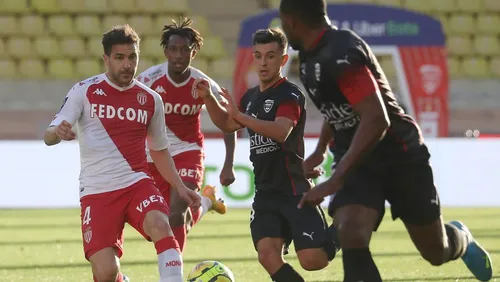 [FOOTBALL]: Nouvelle défaite pour le Nimes olympique 3 buts à 0 à...