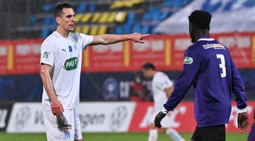 [FOOTBALL]: La honte hier soir, L'OM a reçu une leçon de football.