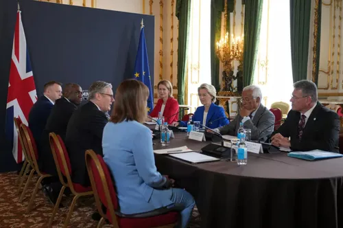 [POLITIQUE] Brexit : Londres et Bruxelles scellent un nouveau...