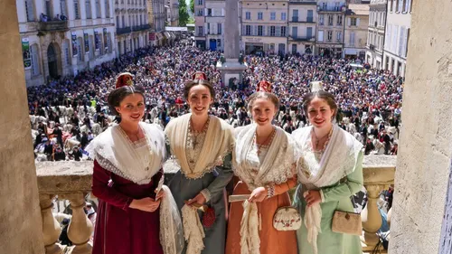[ TRADITION - ARLES ] Amélie Laugier a été élue 25e Reine d'Arles