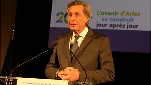 [ POLITIQUE - ARLES ] Vœux 2024 à Arles : Patrick de Carolis se...