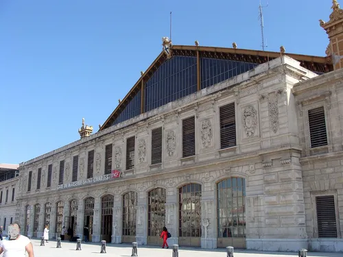 [ SOCIETE ] À Marseille, la SNCF cesse le nettoyage de la gare...