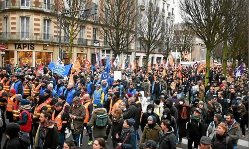 [ GREVE ] Plus de 2 millions de manifestants dans les rues hier,...