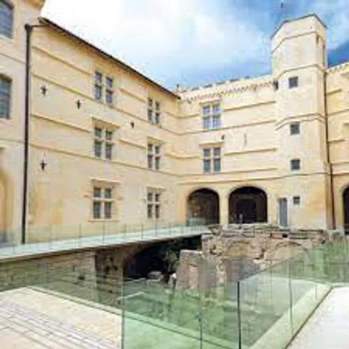 [CULTURE-ARLES]: Le musée Arlaten sort les costumes.