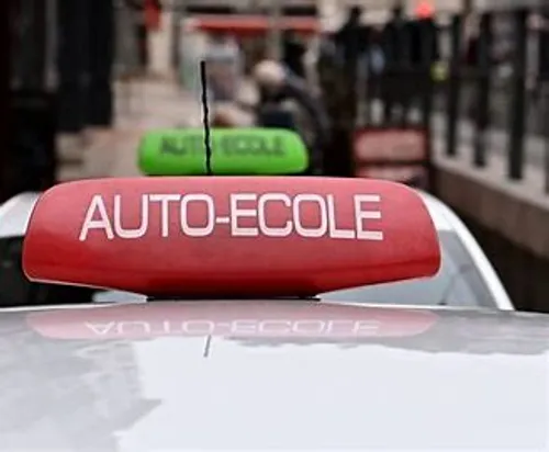 [ SOCIETE ] Le permis de conduire à 17 ans c'est officiel 