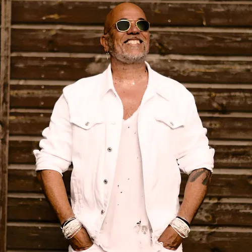 Pascal Obispo se confie au micro de Jérémy Ka avant son concert au...