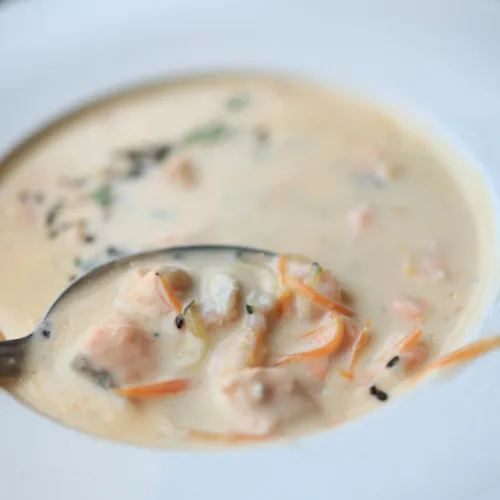 Fiskesuppe (Soupe de poisson crémeuse à la norvégienne)