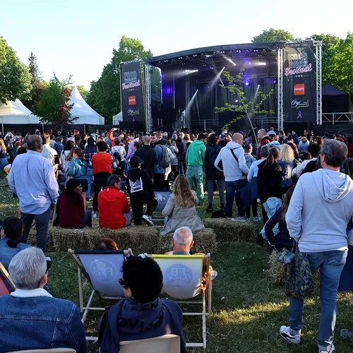 Le public arrive au Food Trucks Festival 86
