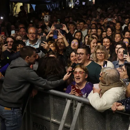Un spectateur du Food Trucks Festival 86 en duo avec la Petite Culotte