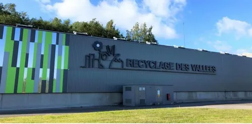 Hautmont - Le Centre de tri « Recyclage des Vallées » dans la...