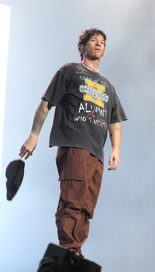 Twenty One Pilots va reprendre les White Stripes pour leur entrée...