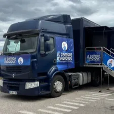 Le Camion Magique de l'Association Petits Princes.