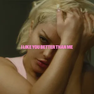BEBE REXHA SE MET À NU AVEC "I LIKE YOU BETTER THAN ME"