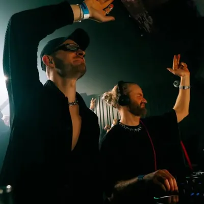 KREAM RAVIVE UN MONUMENT DE LA HOUSE AVEC THE ANSWER