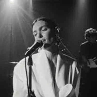 TOUT RÉUSSI À CHARLOTTE CARDIN