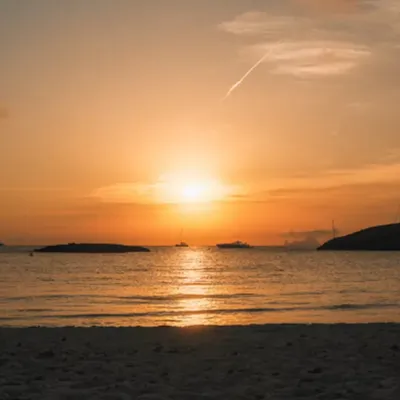 APRÈS LES CLOSINGS, IBIZA RETROUVE SON ÂME HÉDONISTE