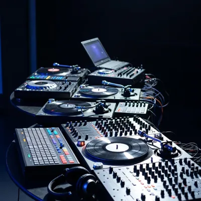 FG MUSIC STORY – LES MÉDIAS QUI QUI ONT FAIT EXPLOSER LES MUSIQUES...