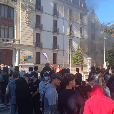«On est pas ici uniquement pour nous» Le lycée Carnot au centre des...