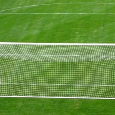 Pourquoi la zone devant le but de foot s’appelle-t-elle « surface...
