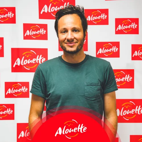 Vianney nous raconte l'histoire de son hit "Comment on fait" en duo avec Zazie