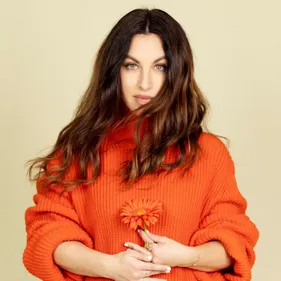 Showcase K6FM : Découvrez Manon Lisa, une chanteuse engagée et star...